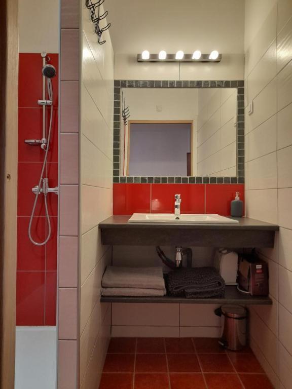 Les Studios De St Guilhem Saint-Guilhem-le-Desert Ngoại thất bức ảnh